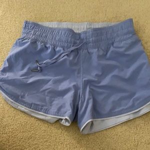 LULULEMON REVERSIBLE SHORTS!!! size 6